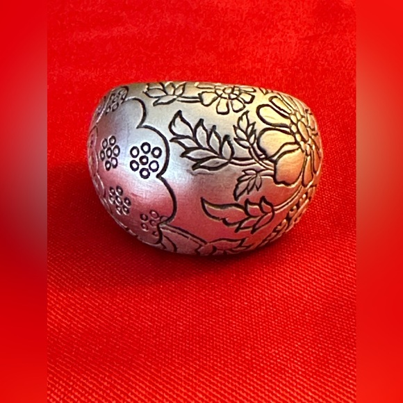 WOW POSHMARK - NWOT ME & RO Sterling Silver Engraved Paisley Dome Ring - Picture 12 of 16